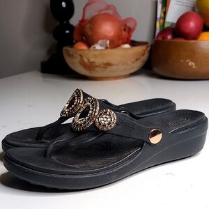 Size 6 Women's Crocs